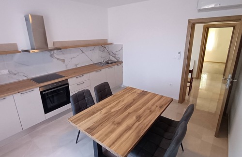 Lun Apartment | Two bedroom apartment with terrace and sea view Lun, Pag (A-24796-b)