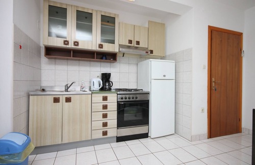 Lun Apartment | Two bedroom apartment with terrace and sea view Lun, Pag (A-6450-b)