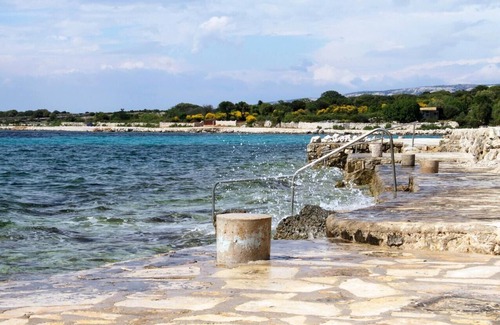 Lun Apartment | Two bedroom apartment with terrace and sea view Lun, Pag (A-6450-b)