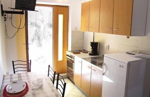 Lun Apartment | Two bedroom apartment with terrace and sea view Lun, Pag (A-6450-d)