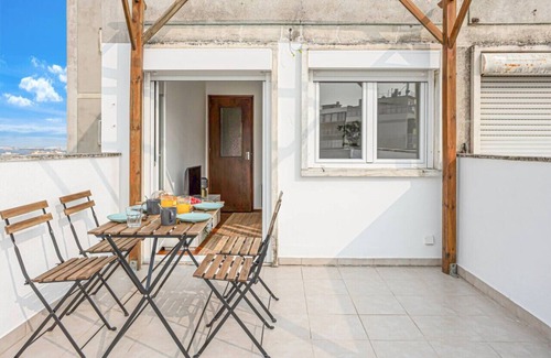Cacilhas Apartment | Two bedroom Apt | Almada | Terrace w/River Views