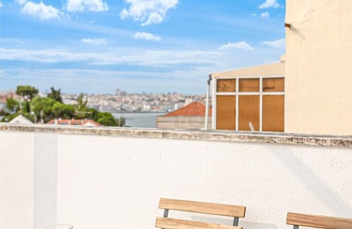 Cacilhas Apartment | Two bedroom Apt | Almada | Terrace w/River Views