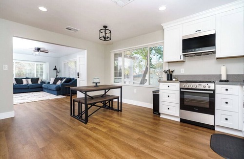 Alpine Cottage | Two Bedroom cottage sleeps 6 & just 7 min from Viejas Casino