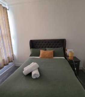 St. Leonard's Apartment | Two Bedroom Flat in London