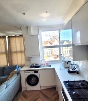 St. Leonard's Apartment | Two Bedroom Flat in London