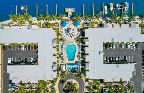 Indian Shores Condo | Two Bedroom ground floor condo on the intercoastal across from the beach