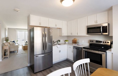 Narragansett Pier Apartment | Two Bedroom Ocean View Apt. w/ Sofa Bed - 1st Floor