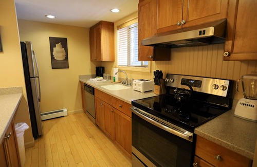 Lincoln Condo | Two bedroom with private hot tub near Loon mountain this winter!