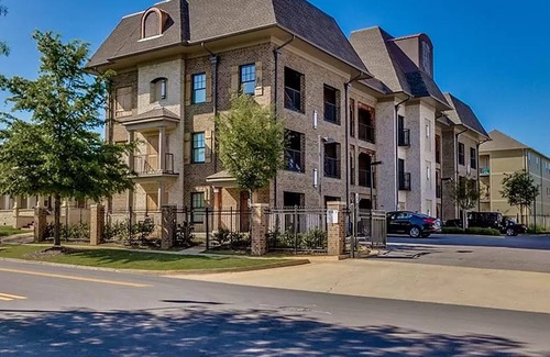 Tuscaloosa Condo | Two Blocks from Bryant-Denny Stadium @ Twelve!