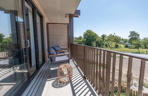 Workum Apartment | Two floors, four bedrooms, a sauna, and views over the IJsselmeer. Ideal for large families or groups of friends.
