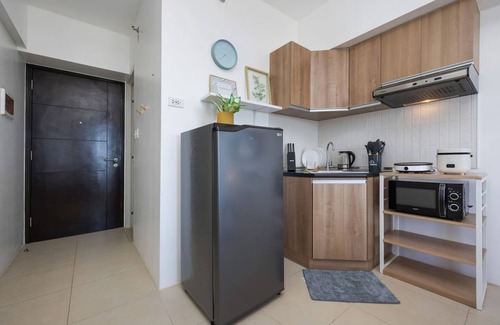 Cebu Apartment | Two Furnished Studios | City View, WiFi, Netflix and Pool