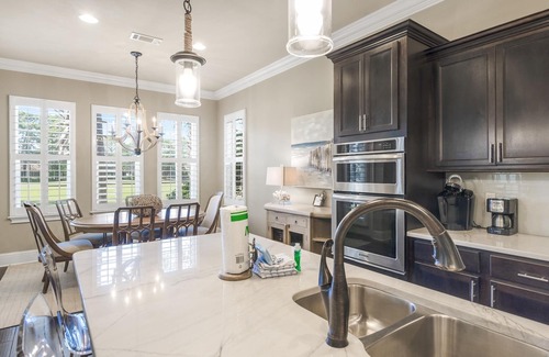 Villa Lago House | Two Golf Carts ~ Golf Course View ~ Community Pool