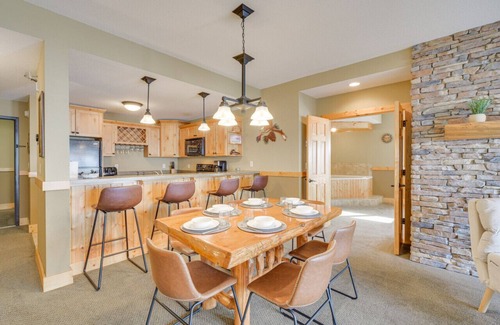 Two Harbors Apartment | Two Harbors Superior Lakefront 3BR Corner | Pool | Hot Tub | Sauna | EV Charger