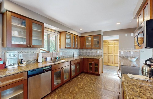 Retsil House | Two homes in one - panoramic sound views - two kitchens, fireplaces & jetted tub