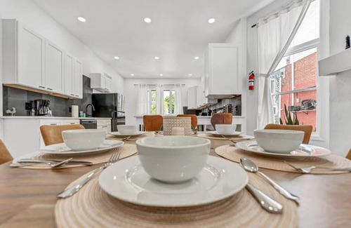 Lakeview Apartment | Two Level Apt: Dtwn Buffalo