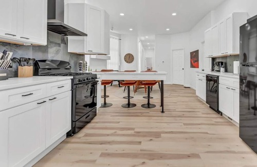Lakeview Apartment | Two Level Apt: Dtwn Buffalo