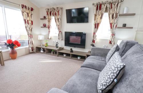 Cayton Bay House | Two Little Ducks