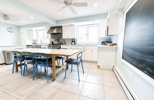 A-Zone House | TWO LIVING SPACES! BAYSIDE & CLOSE TO THE BEACH, GAME ROOM & BAR!