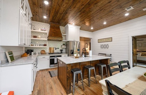 Broken Bow Cabin | Two matching bedrooms with loft close to Restaurants and local attractions