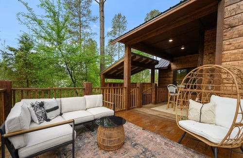 Broken Bow Cabin | Two matching bedrooms with loft close to Restaurants and local attractions