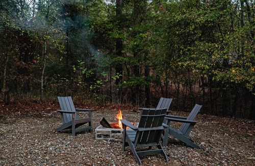 Broken Bow Cabin | Two matching bedrooms with loft close to Restaurants and local attractions