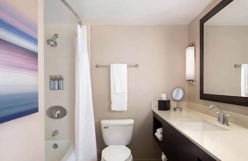 Milpitas Hotel | Two Miles Away From The Great Mall of the Bay Area | Relaxing Hotel w/Gym