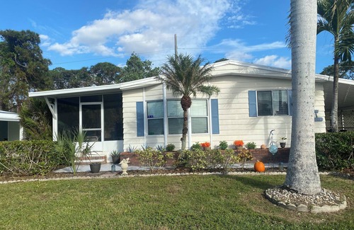 North Naples House | TWO MILES FROM THE BEACH!!!