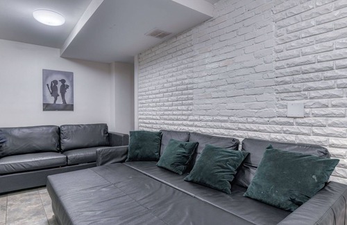 Jersey City Apartment | TWO Modern Apartment Minutes to NYC