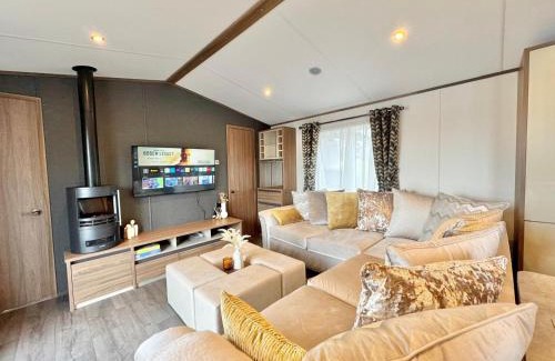 Fence Cabin | Two Neighbouring Luxury Lodges