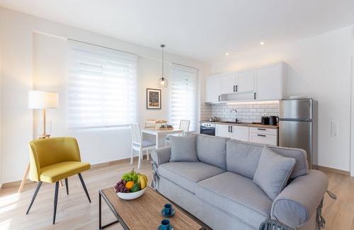 Psathopirgos Apartment | Two Olive Trees - "Root" Apartment