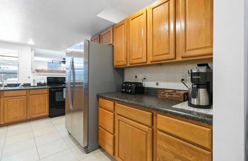 Rockledge House | Two Palms Heated Pool Retreat