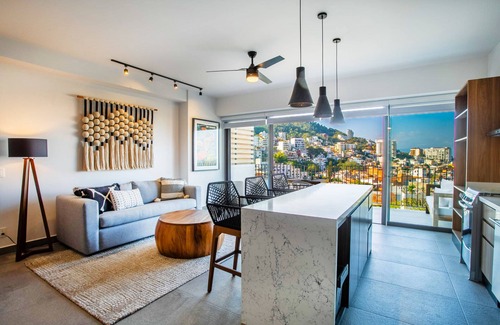 El Caloso Condo | Two Pools, Bar & Gym | Casa Medianoche at Oasis