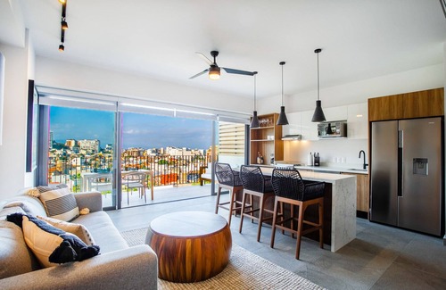 El Caloso Condo | Two Pools, Bar & Gym | Casa Medianoche at Oasis