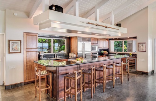 Historic Kailua Village House | Two Private hosted Oceanfront Homes conveniently located in Kailua Kona, Hawaii