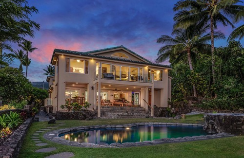 Historic Kailua Village House | Two Private hosted Oceanfront Homes conveniently located in Kailua Kona, Hawaii