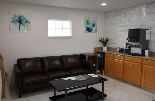 Ashland Hotel | Two Queen Bed Room, Scottish Inns Ashland, Right Off Interstate 5, Free Parking