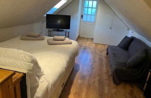 Cambridge Apartment | Two Storey Annex