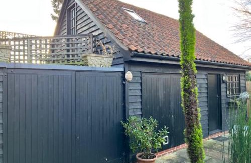 Cambridge Apartment | Two Storey Annex