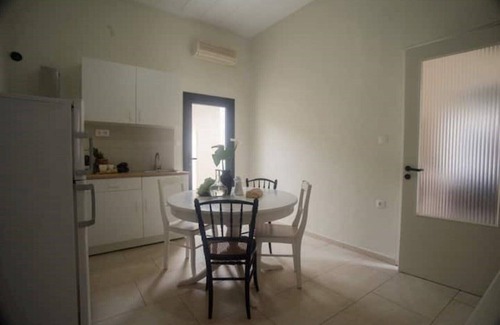 Halepa House | Two-storey recently renovated garden house . Family-sized 15' from the center