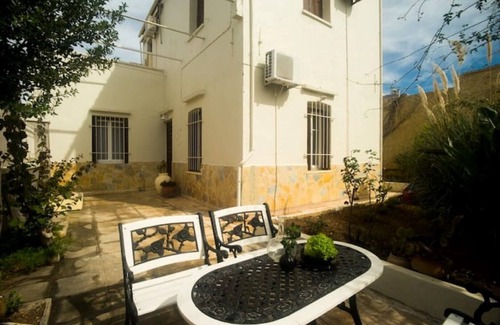 Halepa House | Two-storey recently renovated garden house . Family-sized 15' from the center