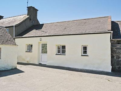 Rhiw House | Ty Canol