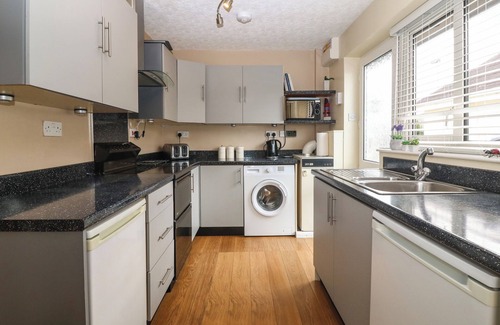 Morfa Bychan Cottage | TY GLAN MORFA, pet friendly, with a garden in Morfa Bychan