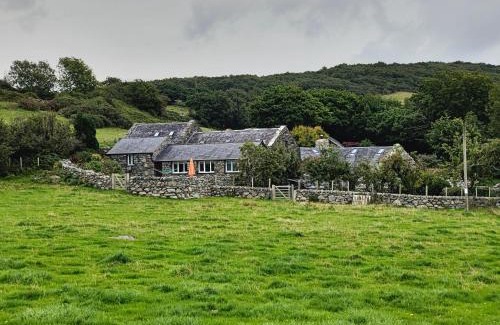 Llanbedr Apartment | Ty Gwennol near Gilfach Goch