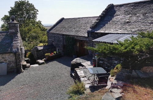Llanbedr Apartment | Ty Gwennol near Gilfach Goch