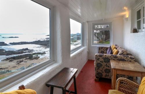 Rhoscolyn House | Ty Gwyn