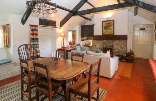 Rhoscolyn House | Ty Gwyn