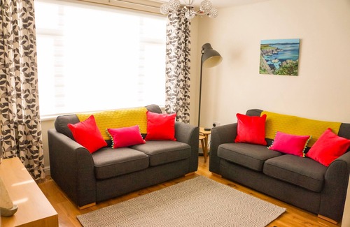 St Davids House | Tŷ Haf, family friendly accommodation, with parking, in the centre of St Davids