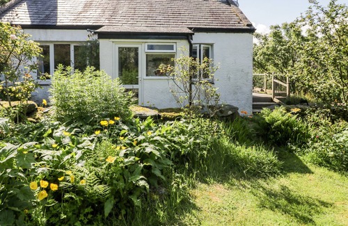 Bethesda Cottage | TY ISEL, pet friendly, character holiday cottage in Bethesda
