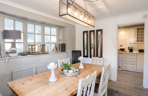 Menai Bridge Cottage | TY MAWR, pet friendly, with a garden in Llandegfan
