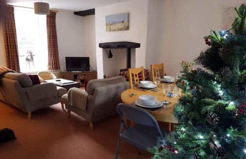 Nant Peris House | Ty'n y Cwm, Nant Peris